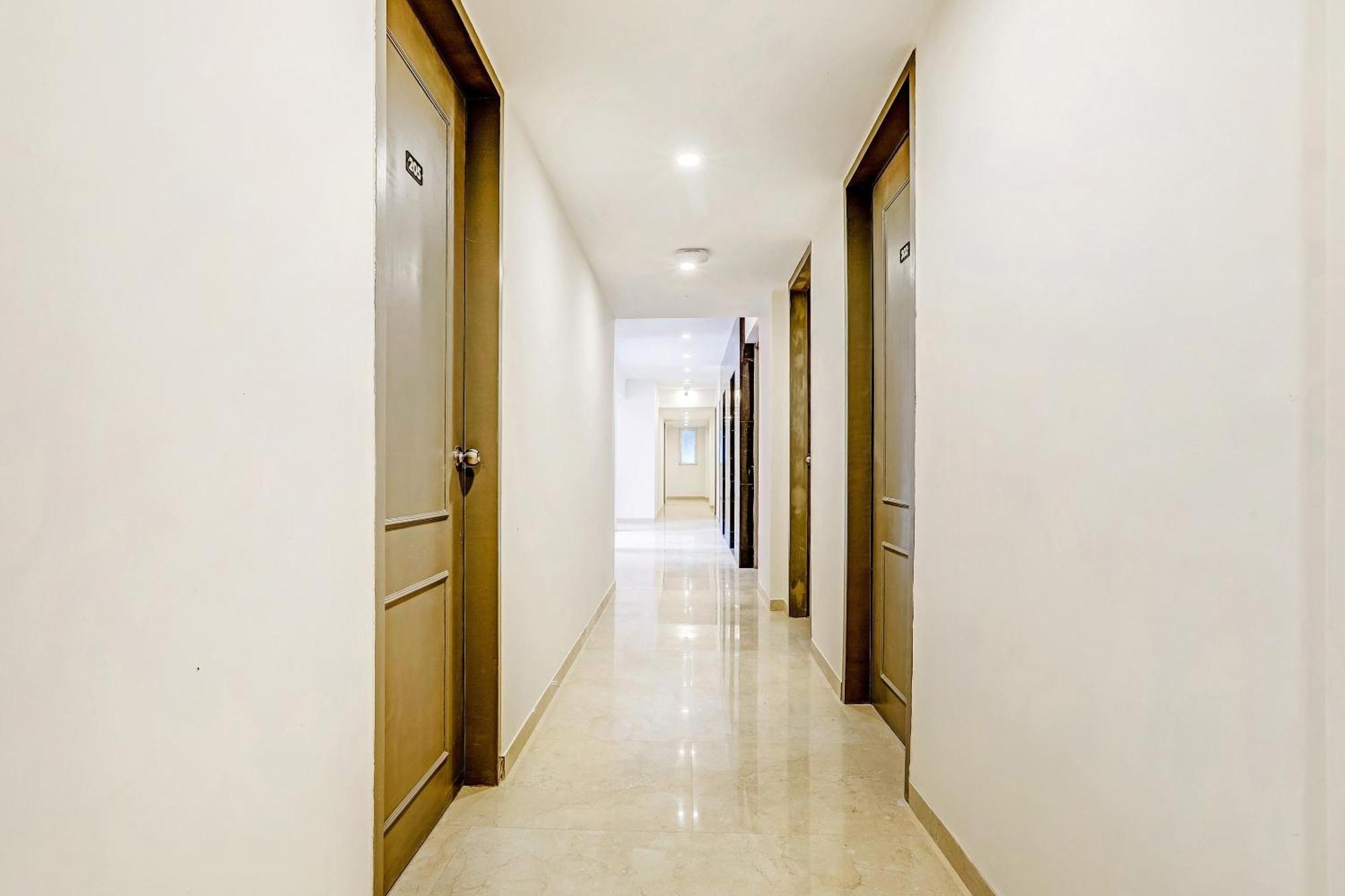 Townhouse Somani Apta Exterior foto